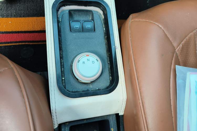 Used Chery QQ Ice Cream 2024 Youth Edition 205km Milkshake