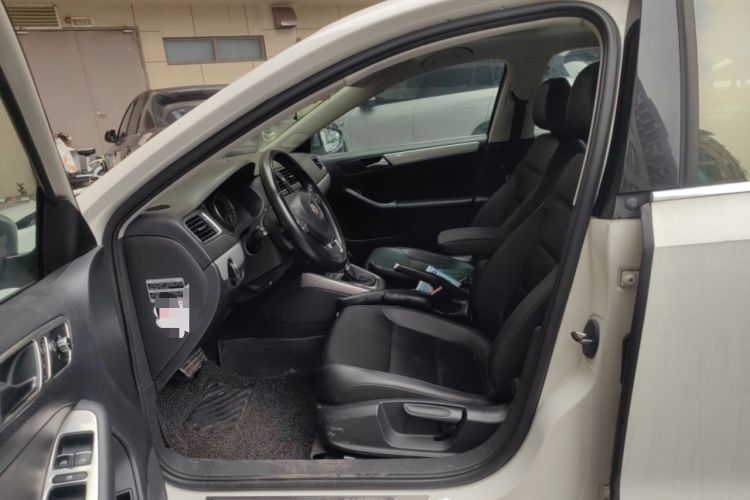 Used Volkswagen Sagitar 2014 1.4TSI Automatic Luxury Model Left Front Seat