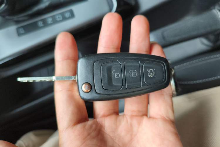 Used Ford Focus 2012 Hatchback 1.6L Automatic Fashion Edition Vehicle Key