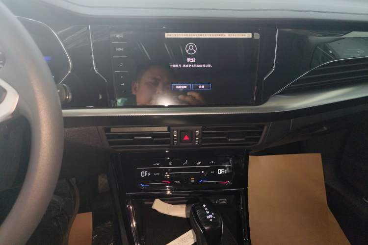 Used Volkswagen Passat New Energy 2025 430 PHEV Hybrid Business Edition Audio And AC Panel