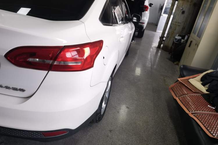 Used Ford Focus 2015 Sedan 1.6L Automatic Comfort Model
