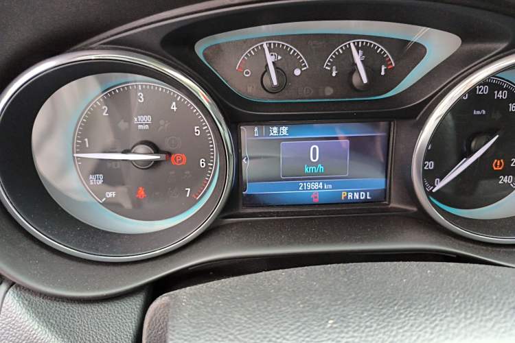 Used Buick Envision 2016 20T Two-Wheel Drive Leading Version Odometer Close Up