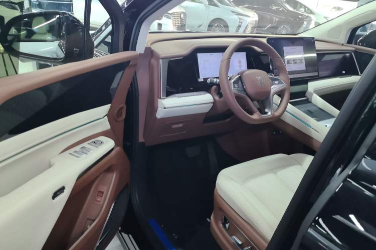 Used BYD Xia 2025 DM-i 1.5T 180km Excellence Model Driver Seat