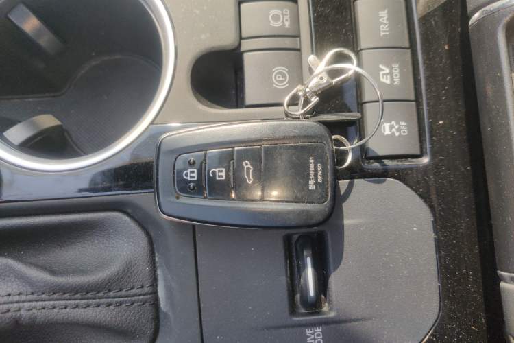 Used Toyota Highlander 2022 Dual-Engine 2.5L Four-Wheel Drive Prestige Version 7 Seats
