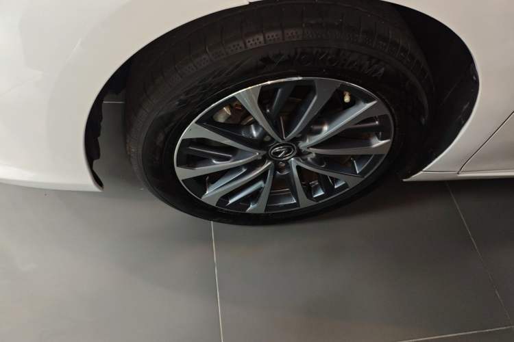 Used Lexus ES 2023 200 Excellence Edition Left Front Wheel Hub