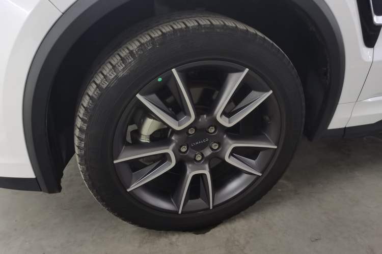 Used Lynk & Co 01 2023 2.0TD Two-Wheel Drive Pro Trim Left Front Wheel Hub