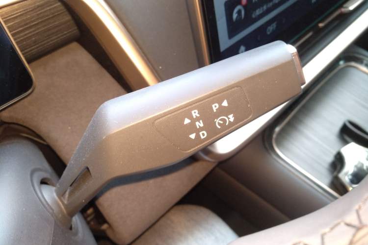 Used Dongfeng eπ eπ008 2024 210Max Range-Extended Version 6 Seats