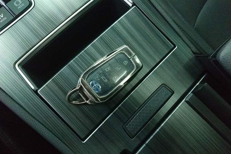 Used Toyota Sienna 2023 2.5L Hybrid Deluxe Edition