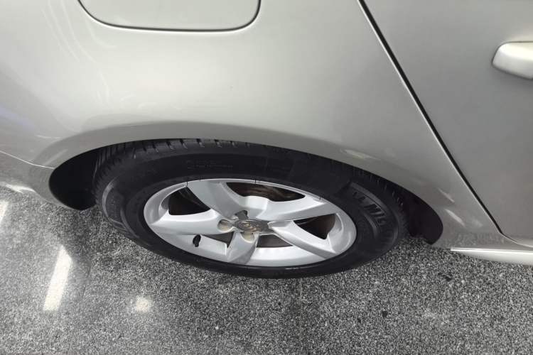 Used Audi A4L 2015 30 TFSI Automatic Comfort Model Right Rear Wheel Hub