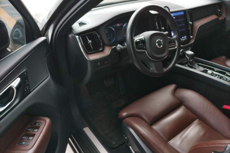 Used Volvo XC60 2021 T5 4x4 Smart Luxury Edition Driver Seat