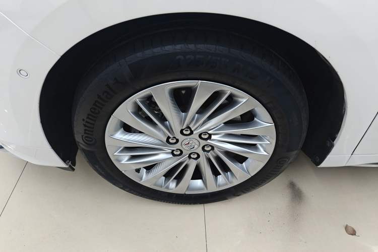 Used Buick Century 2023 2.0T Six-Seater Yinshi Edition Left Front Wheel Hub