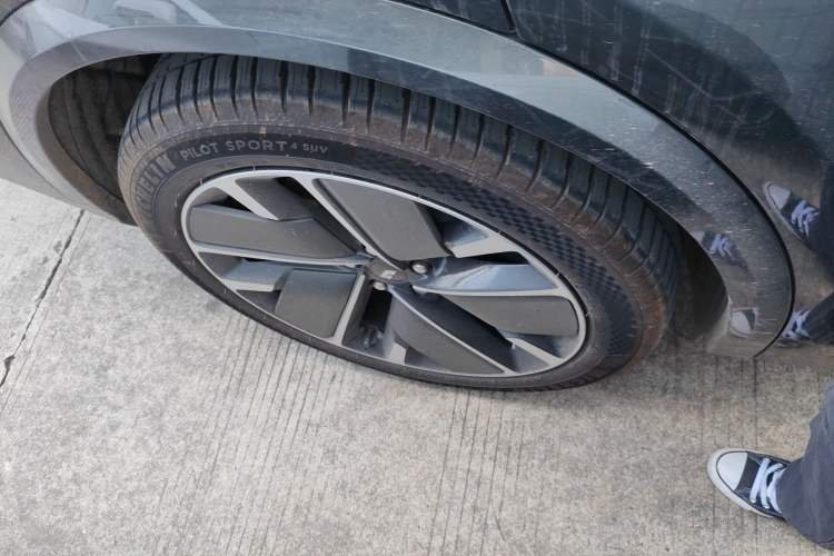 Used Li Auto L8 2025 Ultra Smart Refreshed Edition
