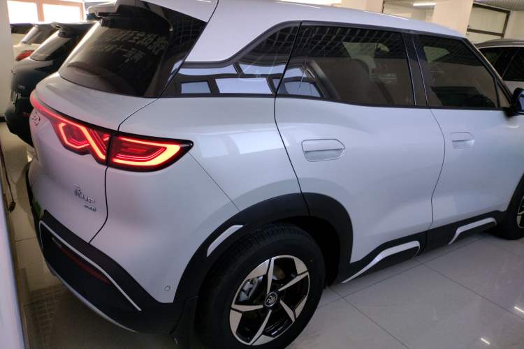 Used BYD Yuan UP 2025 Intelligent Driving Version 401 KM Dynamic Edition Rear Right 45 Deg