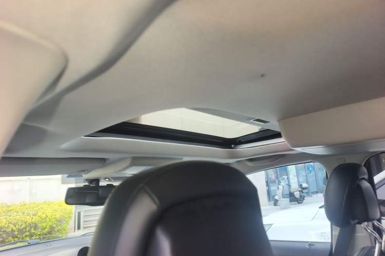 Used Dodge Journey 2013 2.4L Two-Wheel Drive Luxury Version