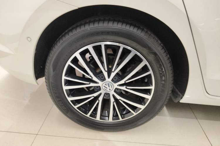 Used Volkswagen Touran 2016 Volkswagen Touran L 280TSI DSG Luxury Edition Exterior 5