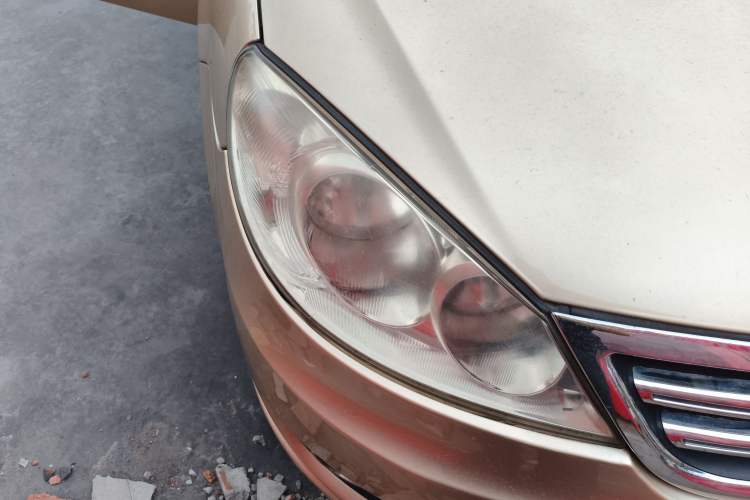 Used Volkswagen Lavida 2011 1.6L Automatic Premium Edition Right Front Headlight