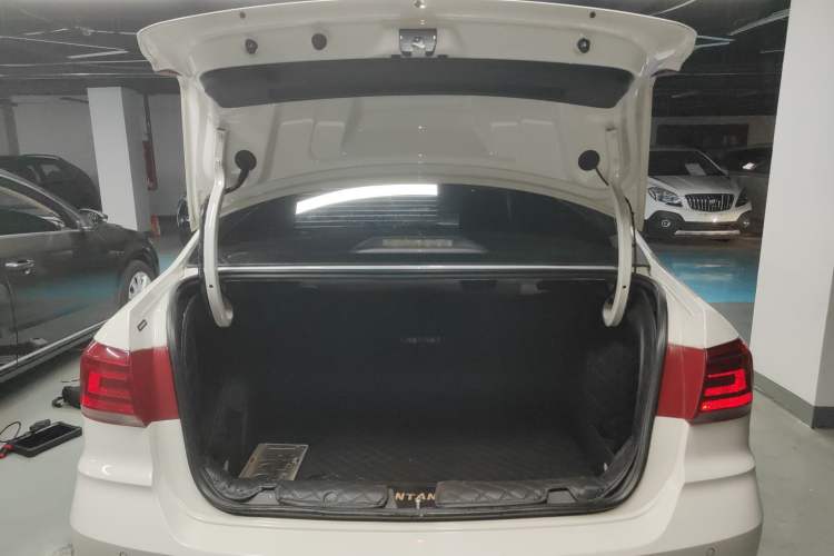 Used Volkswagen Santana 2018 1.5L Automatic Comfort Edition Trunk