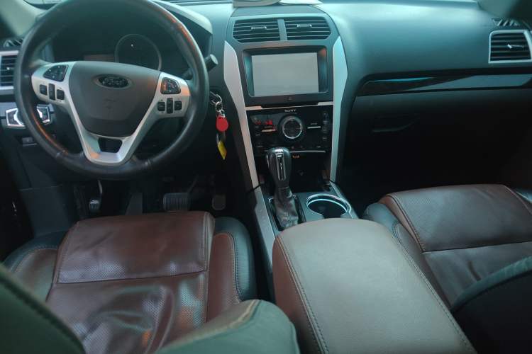 Used Ford Explorer 2013 3.5L Deluxe Model Center Console