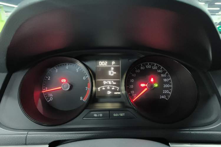 Used Volkswagen Gran Lavida 2015 1.6L Automatic Fashion Edition Instrument Cluster