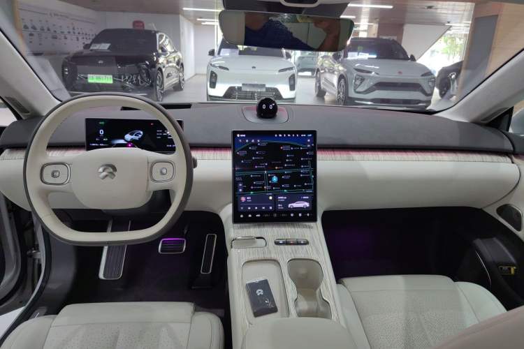 Used Nio ET7 2024 75 kWh Executive Edition Center Console