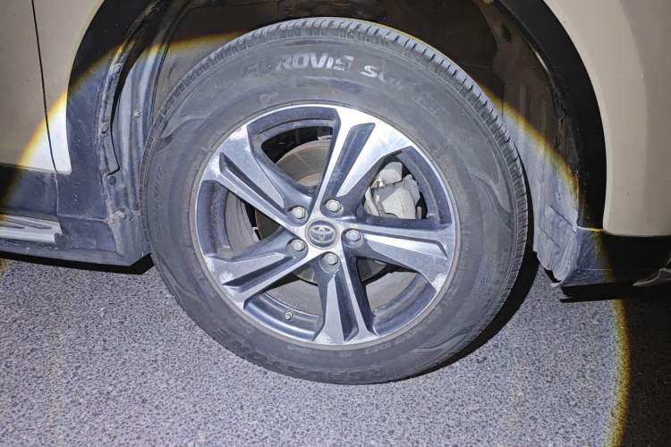 Used Toyota RAV4 2015 2.0L CVT Two-Wheel Drive Fashion Edition
