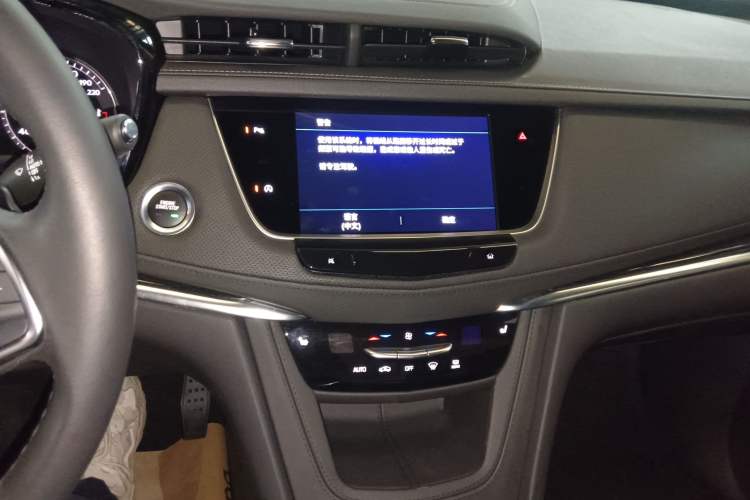 Used Cadillac XT5 2022 2.0T Two-Wheel Drive Luxury Version Audio And AC Panel