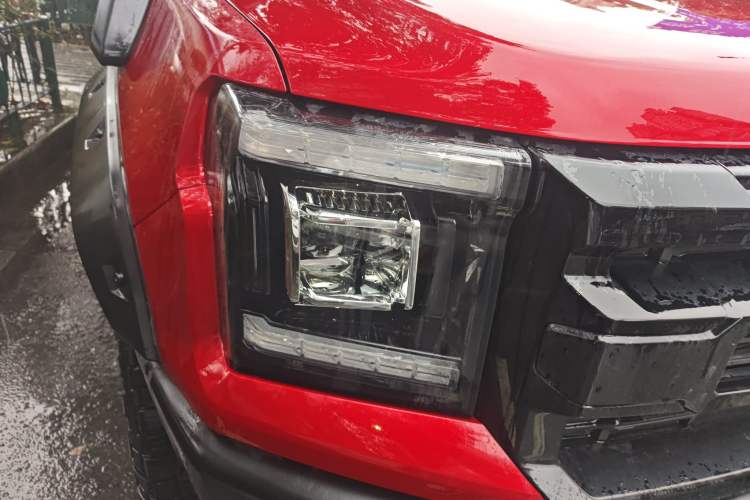 Used JMC DaDao 2024 Explorer 2.3T Diesel Automatic 4x4 Extreme Edition Right Front Headlight