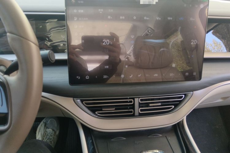 Used Denza D9 2022 DM-i 970 Four-Wheel Drive Prestige Model Audio And AC Panel