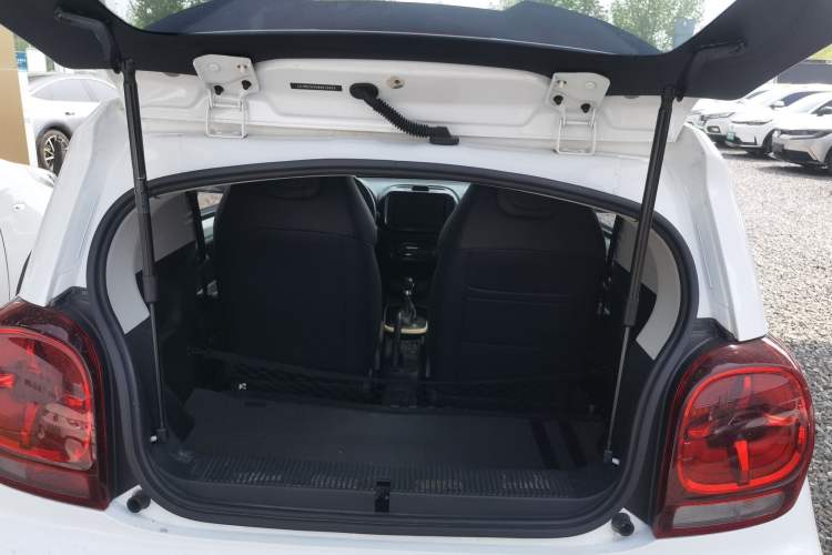 Used Roewe Clever 2021 302km All-Round Version Trunk