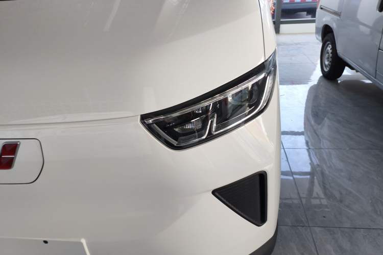 Used Wuling Yangguang 2024 300KM Comfort Version Passenger Van 75kW
