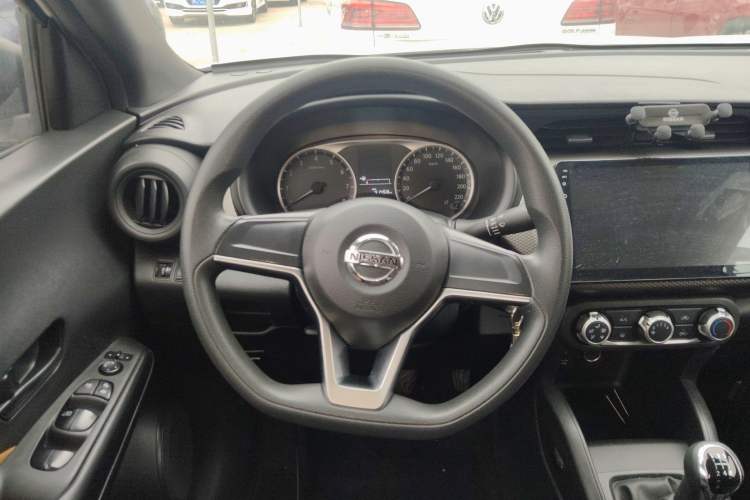Used Nissan Kicks 2019 1.5L Manual Cool Edition