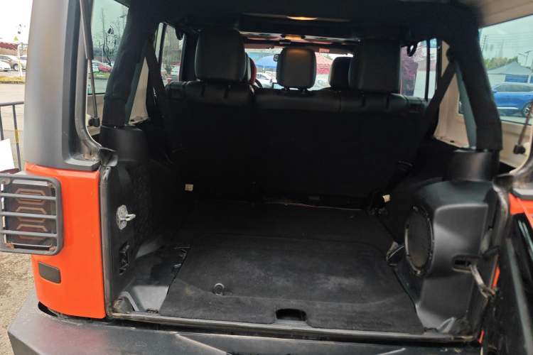 Used Jeep Wrangler 2014 2.8TD Sahara Four-Door Edition Trunk