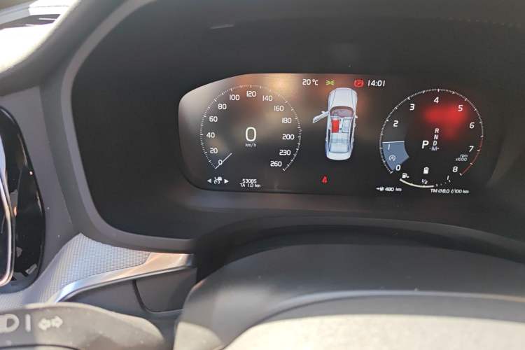 Used Volvo S60 2022 B4 Zhiyuan Sport Edition Odometer Close Up