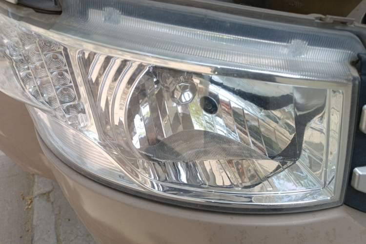 Used Foton Scenic G7 2017 2.0L Long-Wheelbase Commercial Van High-Roof Version 4 Seats 4Q20M Right Front Headlight