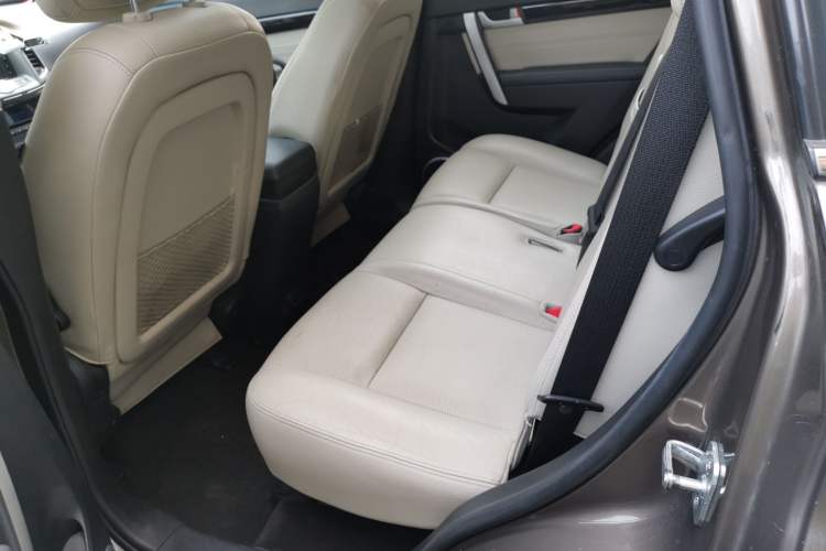 Used Chevrolet Captiva 2015 2.4L 4x4 Flagship Edition 7-Seater