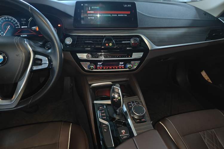 Used BMW 5 Series New Energy 2019 530Le Luxury Package Audio And AC Panel