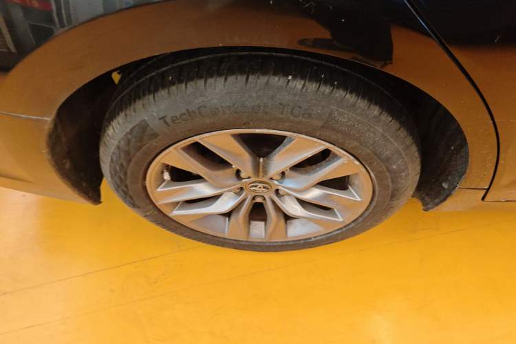 Used Toyota Avalon 2019 Dual-Engine 2.5L Luxury Edition China VI Standard
