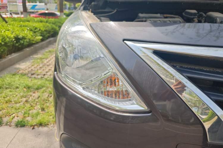 Used Nissan Sunny 2015 1.5XE Manual Comfort Edition Right Front Headlight