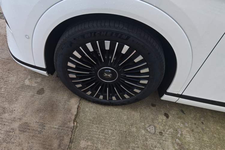 Used XPeng X9 2025 740 Ultra-Long Range Max Exterior 4