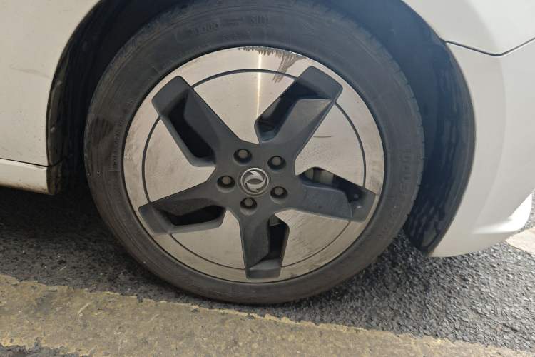 Used Dongfeng Aeolus E70 2021 Revised Version 2 500 Ultra-Comfort Edition Right Front Wheel Hub