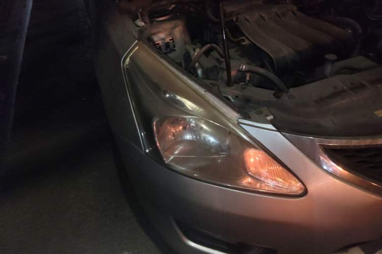 Used Nissan Tiida 2011 1.6L CVT Luxury Edition Right Front Headlight