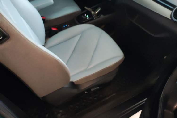 Used Chery QQ Little Ant 2021 200 000-Yuan Ant Fan Edition Talent Version NMC Battery 301 km Right Front Seat