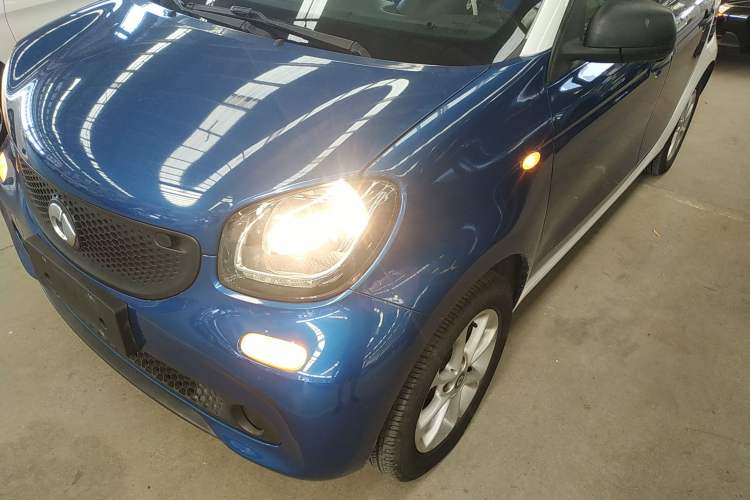 Used smart forfour 2016 1.0L 52 kW Dynamic Edition
