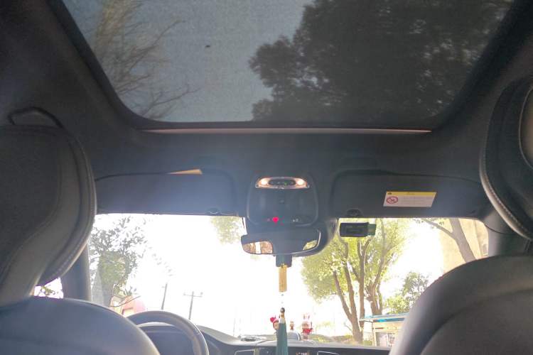 Used Volvo XC60 New Energy 2019 T8 E-Drive Hybrid Intelligent Luxury Sport Edition China V Standard
