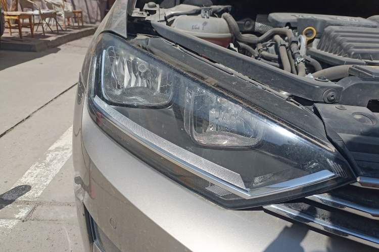 Used Volkswagen Golf Sportsvan 2018 230TSI Automatic Trend Edition Right Front Headlight