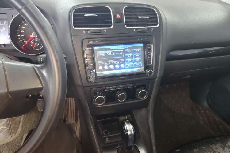 Used Volkswagen Golf 2012 1.6L Automatic Comfort Model Audio And AC Panel