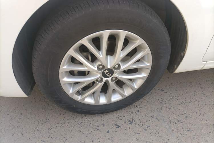 Used Kia K2 2017 Sedan 1.4L Automatic GLS Left Front Wheel Hub