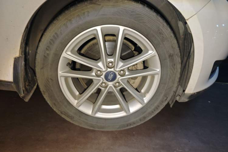 Used Ford Focus 2017 Sedan EcoBoost 125 Automatic Supreme Style SmartDrive Edition
