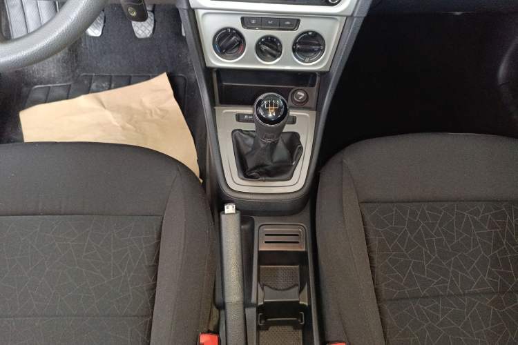 Used Volkswagen Lavida 2013 Revised Classic 1.6L Manual Fashion Edition Gear Lever