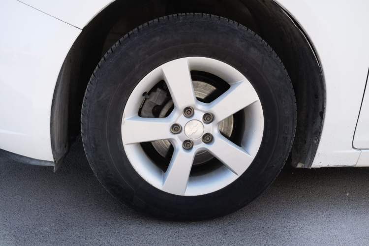 Used Chevrolet Cruze 2013 1.6L SL Grand Edition Automatic Left Front Wheel Hub